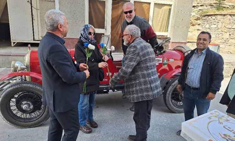 سفر زوج استرالیایی با ماشین ۱۰۰ ساله به ایران