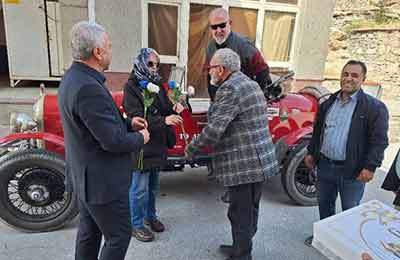 سفر زوج استرالیایی با ماشین ۱۰۰ ساله به ایران