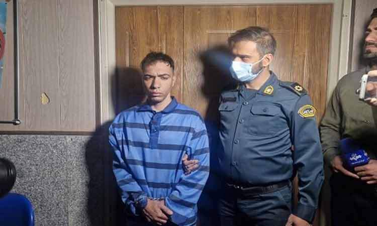 متهم تجاوز به کودکان در مقابل دوربین رسانه‌ها قرار گرفت