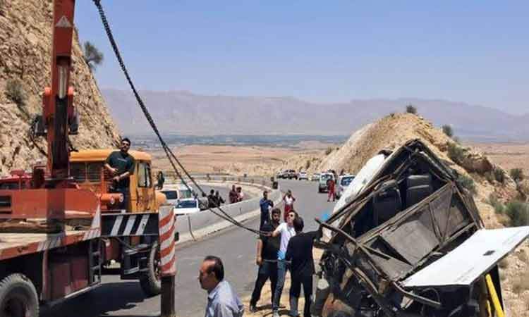 اعلام علت واژگونی اتوبوس در محور فیروزآباد _ کوار