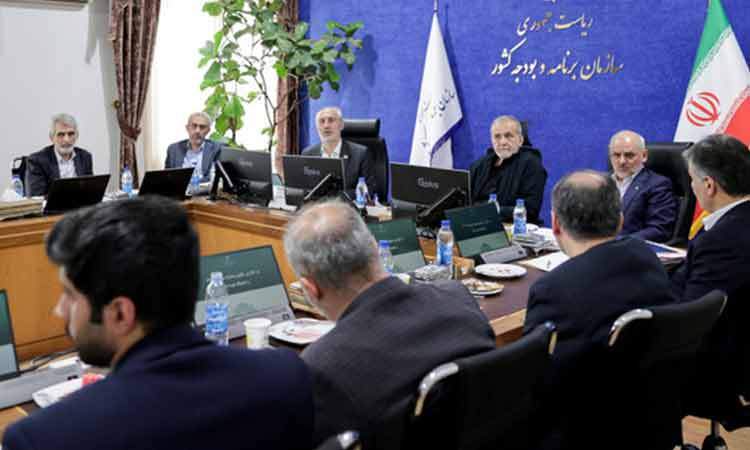 انتقاد رئیس‌جمهور از پرداخت بی‌ضابطه ردیف‌های دستمزدی به مدیران ناکارآمد