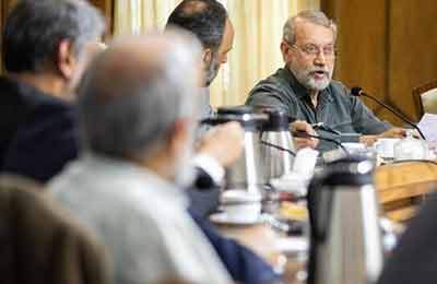 لاریجانی: کدام ایرانی باغیرتی خواهان تحویل سلاح به دشمن است؟