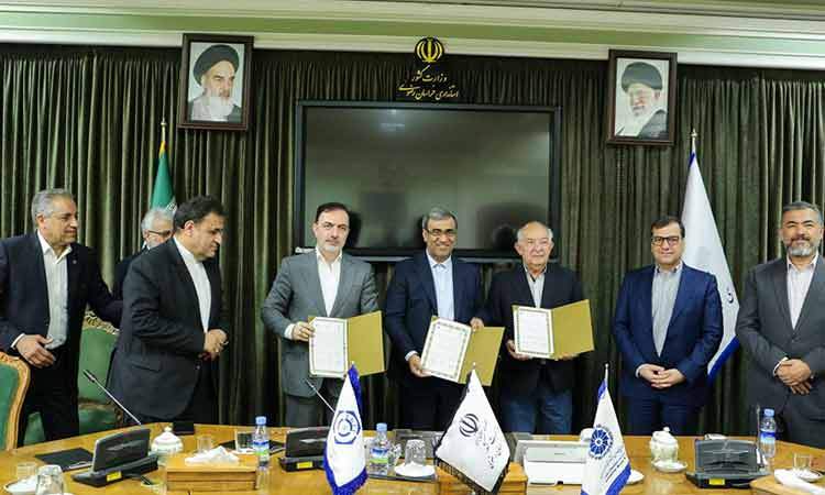 امضاء تفاهم‌نامه همکاری صندوق ضمانت صادرات ایران، استانداری و اتاق بازرگانی، صنایع، معادن و کشاورزی استان خراسان رضوی